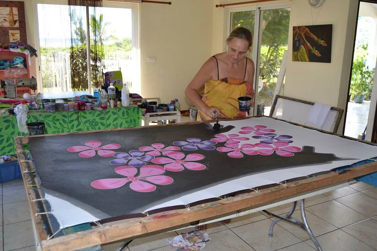 pareo-tahitien-peint-a-la-main.jpeg (142 KB)