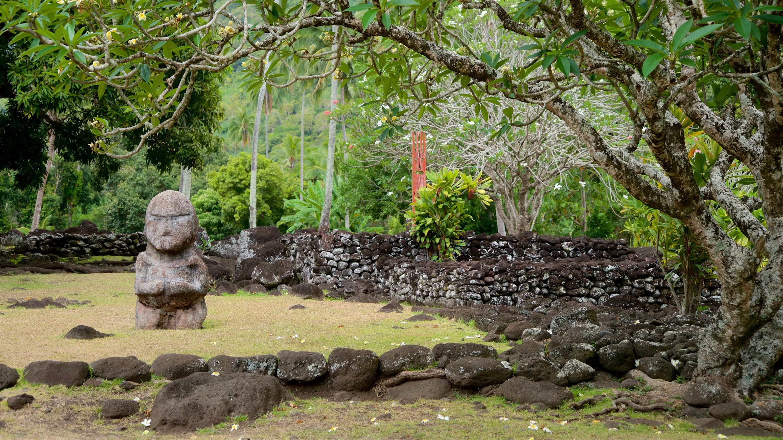 marae-arahurahu-temple-tahiti-paea.jpg (7.20 MB)