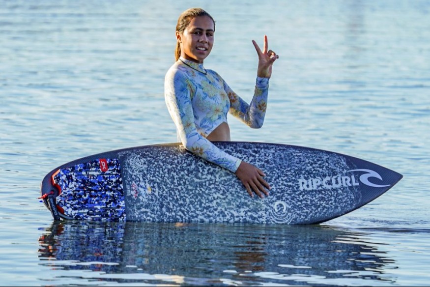 Surf : Tya Zebrowski signe sa première victoire sur le tour mondial en Nouvelle-Zélande | 23.6 Radio