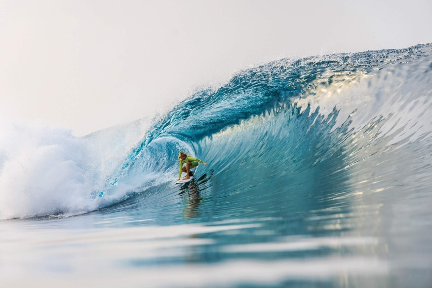 Sensation à Teahupo’o : À 14 ans, Kelia Gallina élimine Tyler Wright à la Tahiti Pro 2026 | 23.6 Radio