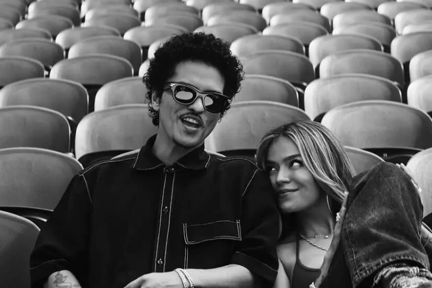 Collaboration événement : KAROL G et Bruno Mars dévoilent le clip en noir et blanc du titre « Still » | 23.6 Radio