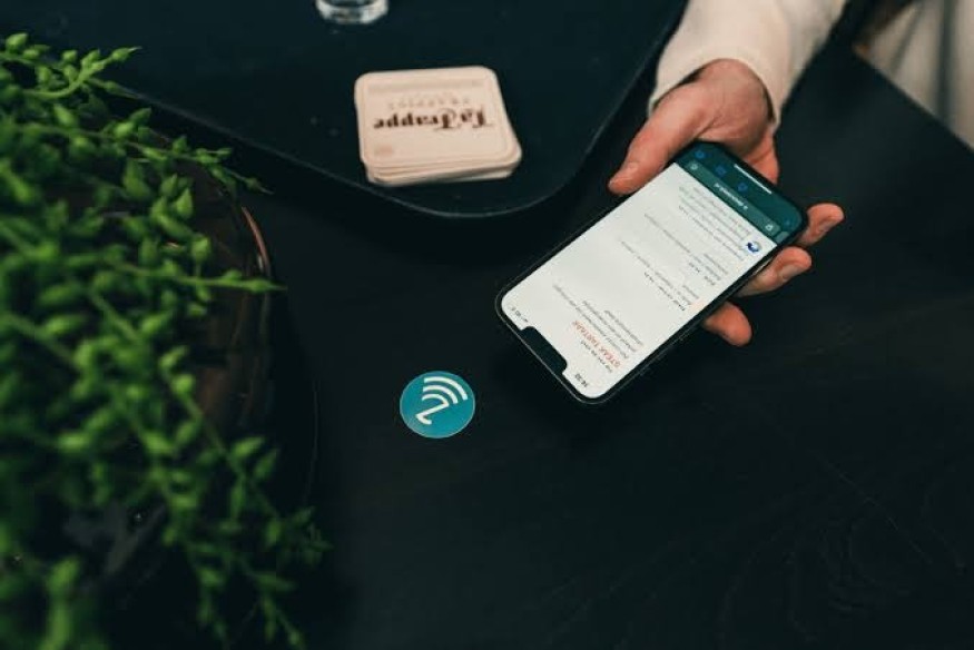 Innovation et entrepreneuriat au fenua : À 17 ans, Manutea lance sa société de puces NFC pour financer ses études | 23.6 Radio